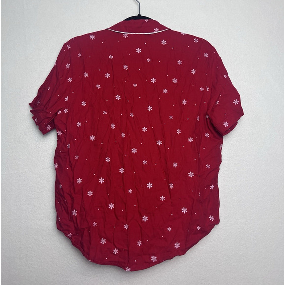 Victoria's Secret Short Sleeve Button Up Top and Shorts Size M Red w/Snowflakes - Picture 8 of 15